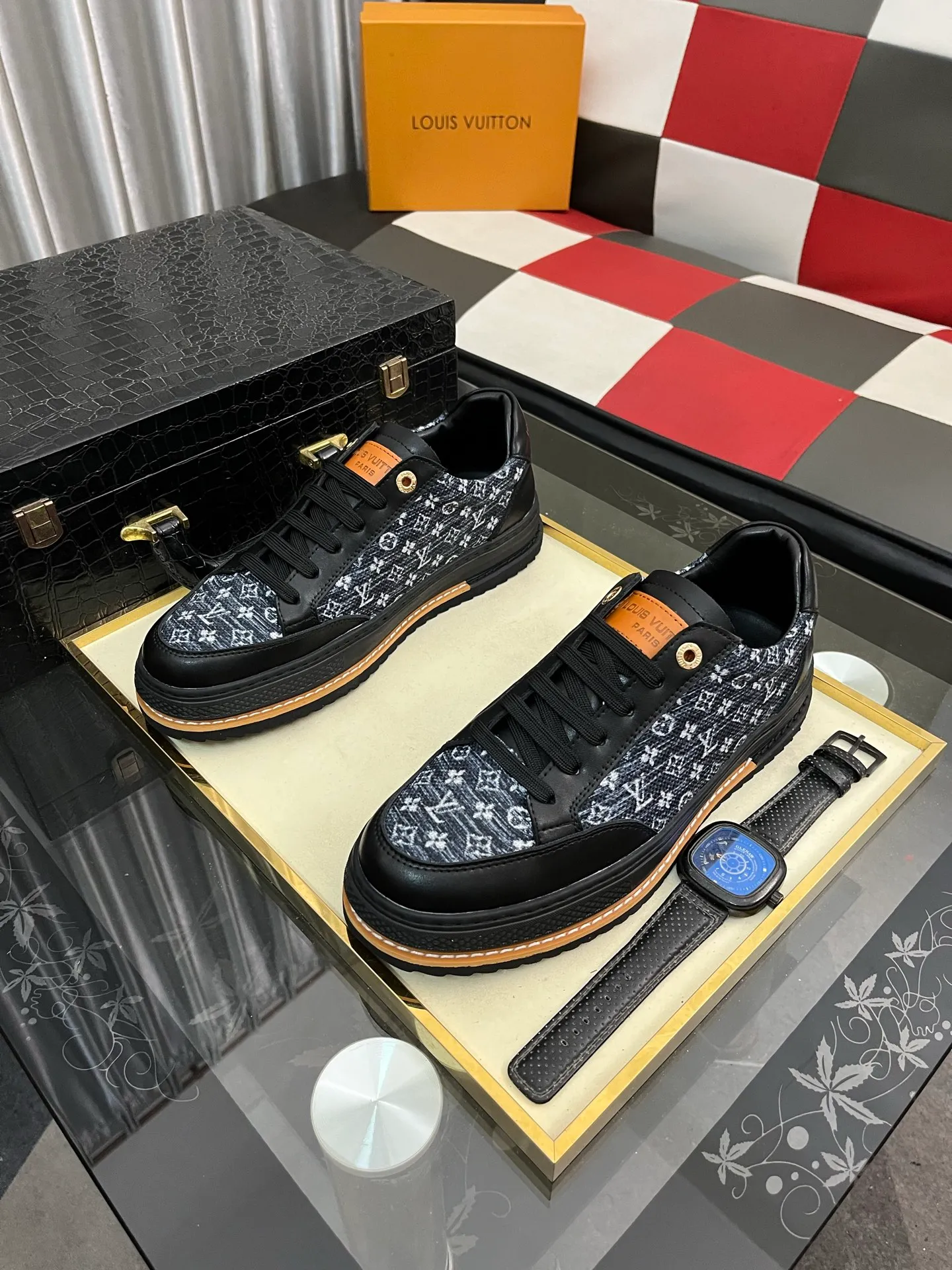 Men's Men's Shoes 💰420⌚️⌚️LV Louis Vuitton. The latest trendy casual shoes are popular in physical stores in sizes 38-44. New spring and summer comfortable imported custom original cowhide, unique jacquard fabric element design. Paired with sheepskin lining, Lv original base, [sun][sun] high-end packaging and high quality💪Details determine quality, you can enter and leave the counter at will, welcome to compare
